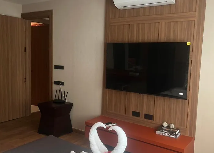 Stylish In Sukhumvit Apartment