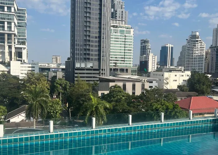 Stylish In Sukhumvit Apartment *